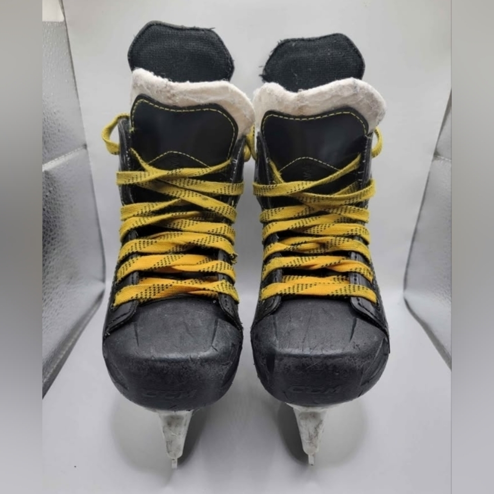 CCM Tacks 9040 Kids Ice Skates 10Y